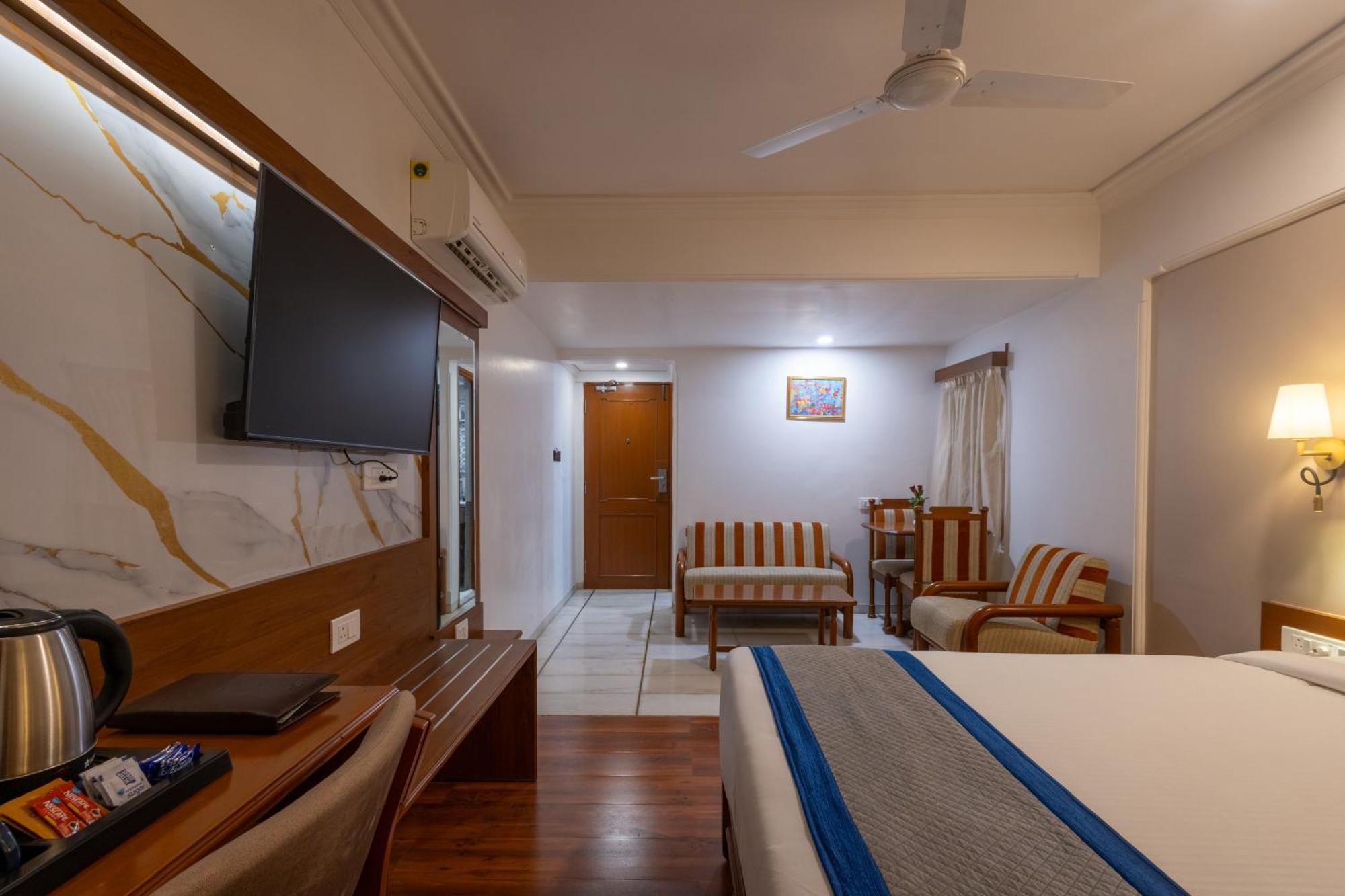 Alba Premier, Vadodara Bagian luar foto